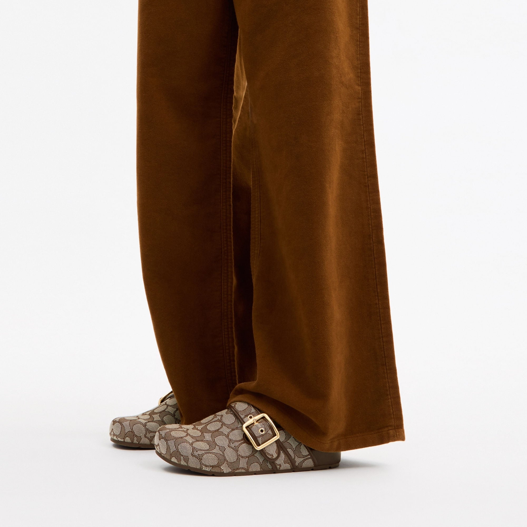 Zuecos Buckle Signature Jacquard Cafe Mujer